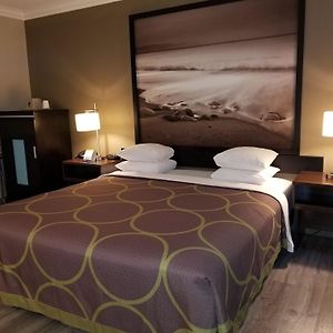 Zimmer mit Zugang für Rollstuhlfahrer mit Kingsize-Bett